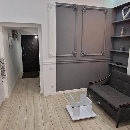 Чорно -Білий Люкс В Центрі Apartment Liov Exterior foto